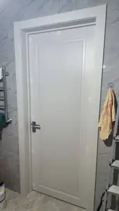 Дверь OSTIUM «Trend», T1 эмаль латте — живое фото модели; салон BAKUN DOORS, Новосибирск