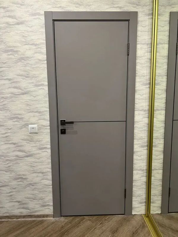 Дверь «Дверные решения» Лайн 1 горизонталь в квартире — фото с объекта BAKUN DOORS