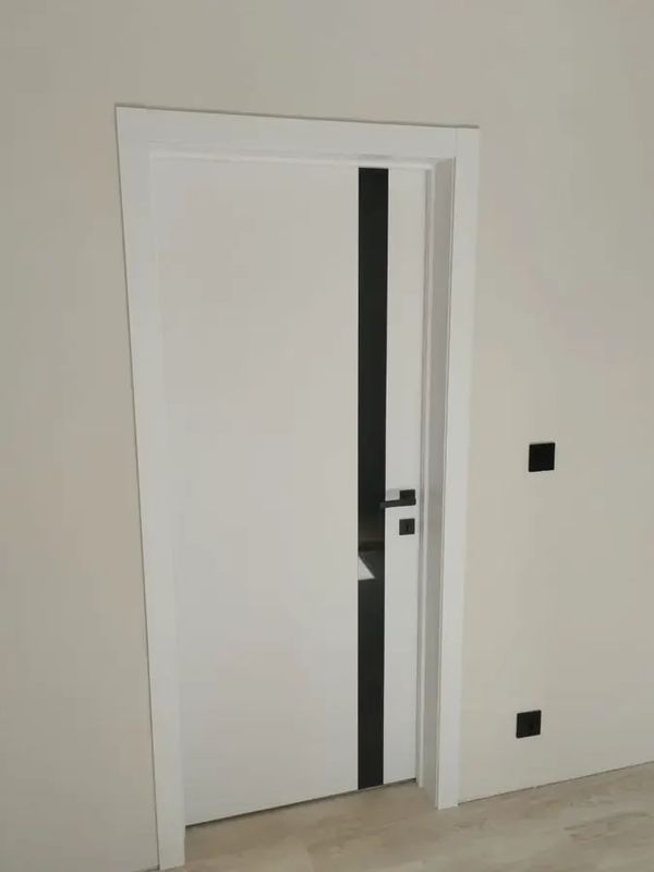 Дверь «Дверные решения» Прима, белый наличник в квартире — фото с объекта BAKUN DOORS